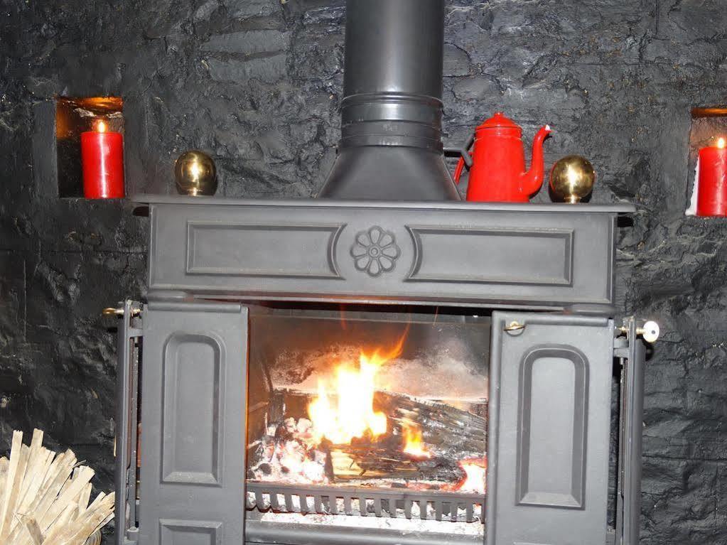 The Red Lion Hotel Oakford Bagian luar foto
