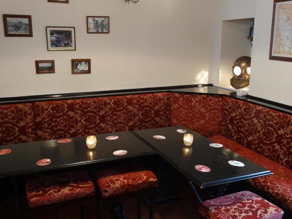 The Red Lion Hotel Oakford Bagian luar foto